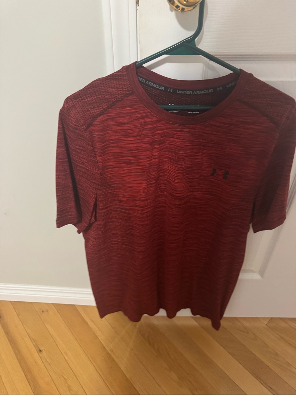 Under Armour Men’s Heathered Red Performance Tee